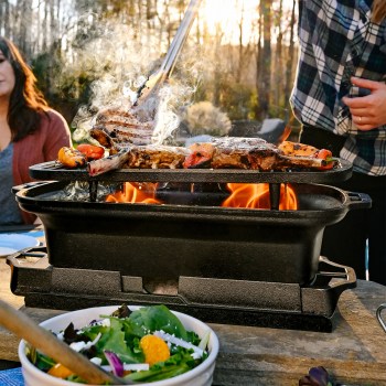 grill żeliwny Lodge LSPROGINT, grill z żeliwnym rusztem, grill przenośny, grill na taras, grill węglowy przenośny